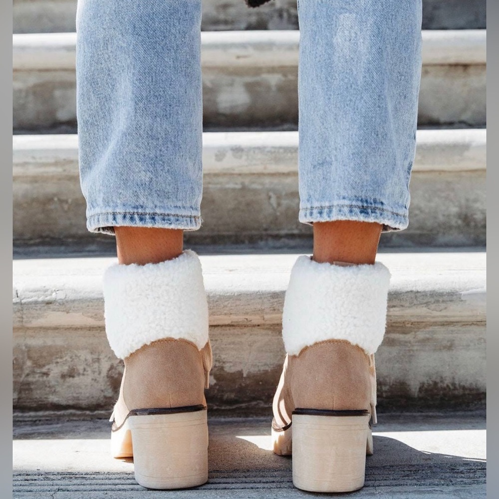NIB Oasis Society Beige Lace Up Sherpa Vegan Suede Chunky Heeled Boots Booties - Picture 7 of 8